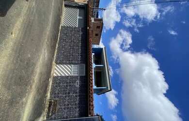 Imagem: A casa possui 3 Dormitórios, 3 Banheiros, 3 Vagas na garagem