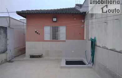 Imagem: A casa possui 3 Dormitórios, 2 Banheiros, 3 Vagas na garagem