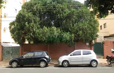 Imagem: A casa possui 3 Dormitórios, 3 Banheiros, 4 Vagas na garagem