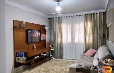 Imagem: A casa possui 2 Dormitórios, 3 Banheiros, 2 Vagas na garagem