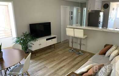 Imagem: O apartamento possui 2 Dormitórios, 1 Banheiro, 1 Vaga na garagem