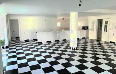 Imagem: A casa em condomínio possui 5 Dormitórios, 5 Banheiros, 5