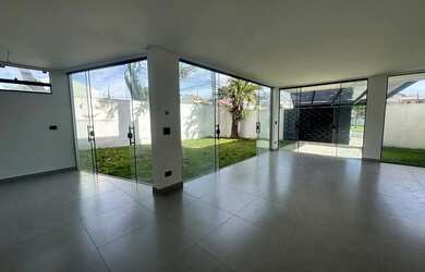 Imagem 3: Sobrado de esquina com amplo quintal bairro alto Curitiba