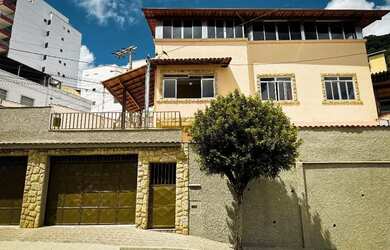 Imagem: A casa possui 5 Dormitórios, 4 Banheiros, 4 Vagas na garagem