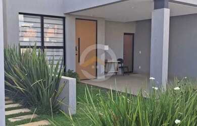 Imagem: A casa possui 3 Dormitórios, 3 Banheiros, 2 Vagas na garagem