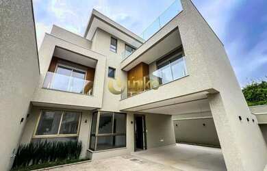 Imagem: A casa possui 3 Dormitórios, 5 Banheiros, 2 Vagas na garagem