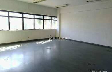 Imagem: O depósito possui 4 Vagas na garagem, 60m² de Área e está