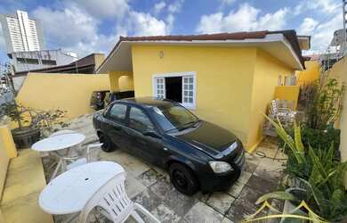 Imagem: A casa possui 4 Dormitórios, 4 Banheiros, 3 Vagas na garagem
