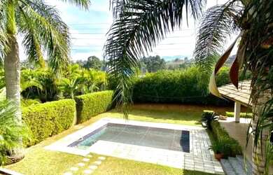 Imagem: A casa em condomínio possui 4 Dormitórios, 5 Banheiros, 4