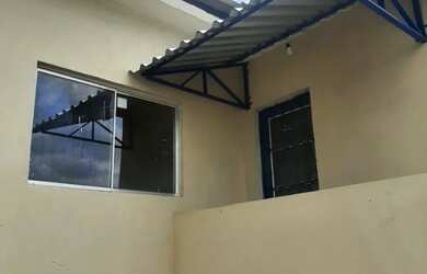 Imagem: A casa possui 3 Dormitórios, 2 Banheiros, 3 Vagas na garagem