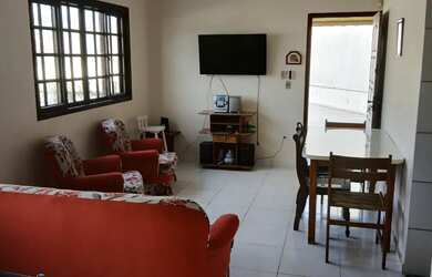 Imagem 6: Casa em Peruíbe. Acomodam 10 pessoas, 4 Vagas na garageme3 Dormitórios