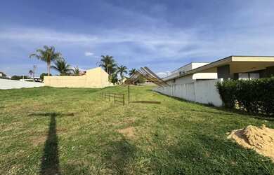 Imagem 3: Terreno com frente ao lago no Ninho Verde 1, lote único