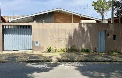 Imagem: A casa possui 3 Dormitórios, 3 Banheiros, 5 Vagas na garagem