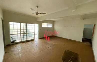 Imagem: O depósito possui 5 Vagas na garagem e 361m² de Área e está