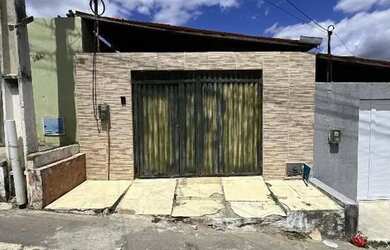 Imagem: A casa possui 2 Dormitórios, 1 Banheiro, 150m² de Área e