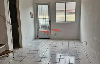 Imagem: A casa possui 3 Dormitórios, 1 Banheiro, 1 Vaga na garagem