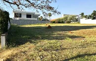 Imagem: O terreno possui 800m² de Área e está localizado em Portal