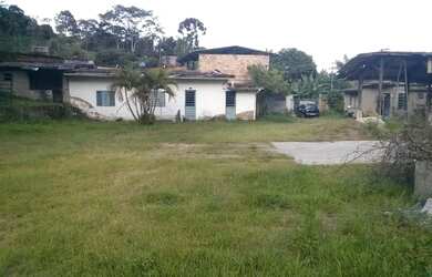 Imagem: O terreno possui 2.400m² de Área e está localizado em Itabirito