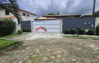 Imagem: A casa possui 3 Dormitórios, 3 Banheiros, 2 Vagas na garagem