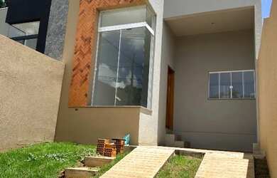 Imagem: A casa possui 2 Dormitórios, 1 Banheiro, 1 Vaga na garagem