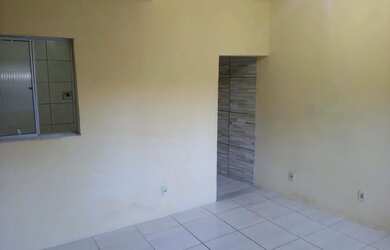 Imagem: A casa possui 1 Dormitório, 1 Banheiro e 1 Vaga na garagem