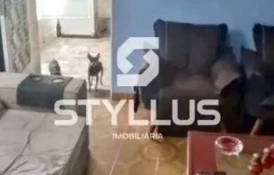 Imagem: A casa possui 3 Dormitórios, 3 Banheiros, 2 Vagas na garagem