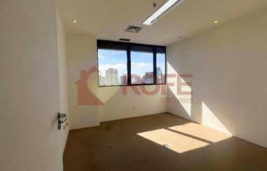 Imagem: O depósito possui 2 Vagas na garagem e 121m² de Área e está