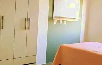 Imagem: O apartamento possui 2 Dormitórios, 1 Banheiro, 1 Vaga na garagem