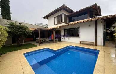 Imagem: A casa possui 4 Dormitórios, 5 Banheiros, 5 Vagas na garagem