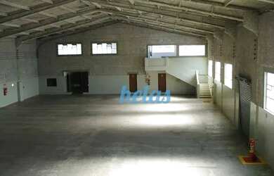 Imagem: O depósito possui 4 Vagas na garagem e 1130m² de Área e está