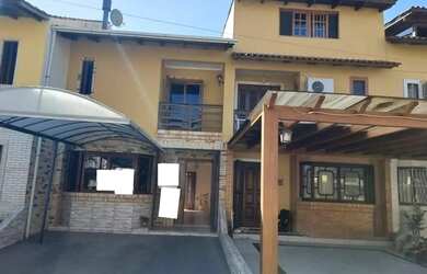 Imagem: A casa em condomínio possui 2 Dormitórios, 3 Banheiros, 1