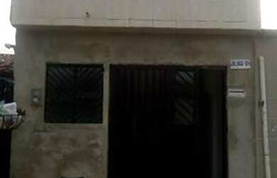 Imagem: A casa possui 2 Dormitórios, 1 Vaga na garagem e 2000m² de