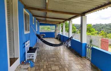 Imagem: A casa possui 2 Dormitórios, 1 Banheiro, 2 Vagas na garagem