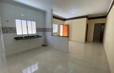 Imagem: A casa possui 2 Dormitórios, 2 Banheiros, 1 Vaga na garagem