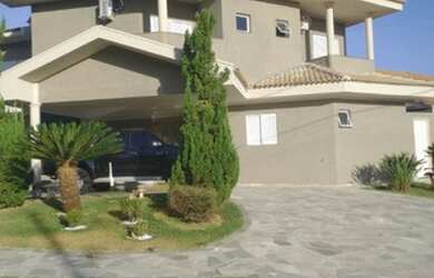 Imagem: A casa em condomínio possui 5 Dormitórios, 5 Banheiros, 4