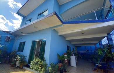 Imagem: A casa possui 3 Dormitórios, 3 Banheiros, 3 Vagas na garagem