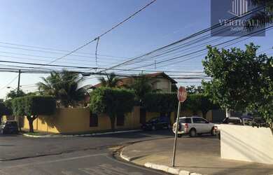 Imagem: A casa em condomínio possui 3 Dormitórios, 5 Banheiros, 550m²