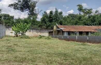 Imagem: O terreno possui 270m² de Área e está localizado em Parque