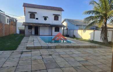 Imagem: A casa possui 3 Dormitórios, 2 Banheiros, 5 Vagas na garagem