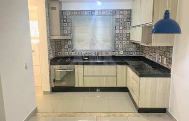 Imagem: O apartamento possui 3 Dormitórios, 1 Banheiro, 1 Vaga na garagem