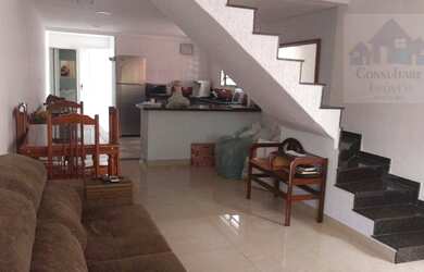 Imagem: A casa possui 3 Dormitórios, 1 Banheiro, 2 Vagas na garagem