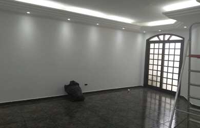 Imagem: O depósito possui 5 Vagas na garagem, 240m² de Área e está