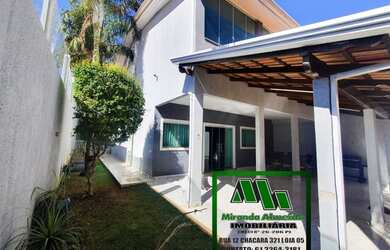 Imagem: A casa em condomínio à venda possui 4 Dormitórios, 3 Banheiros