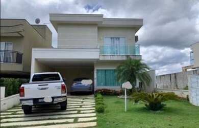 Imagem: A casa em condomínio possui 4 Dormitórios, 4 Banheiros, 4