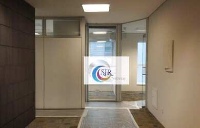 Imagem: O depósito possui 4 Vagas na garagem, 146m² de Área e está