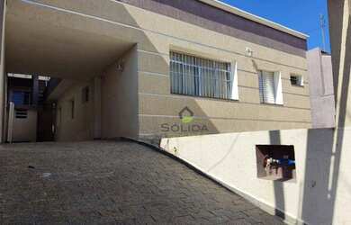 Imagem: A casa possui 3 Dormitórios, 3 Banheiros, 2 Vagas na garagem