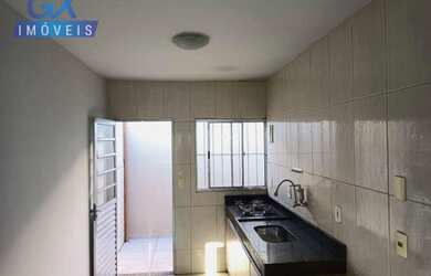 Imagem: A casa possui 2 Dormitórios, 2 Banheiros, 1 Vaga na garagem