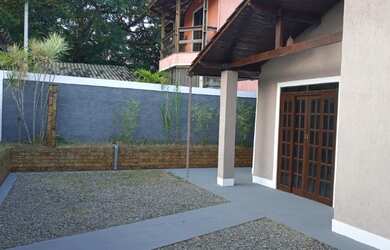 Imagem: A casa em condomínio possui 3 Dormitórios, 2 Banheiros, 2