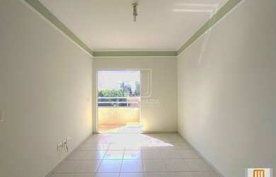 Imagem: O apartamento possui 1 Dormitório, 1 Banheiro, 1 Vaga na garagem