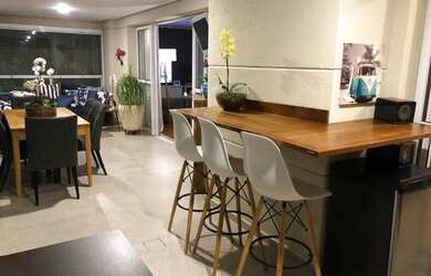 Imagem: O apartamento possui 3 Dormitórios, 5 Banheiros, 4 Vagas na